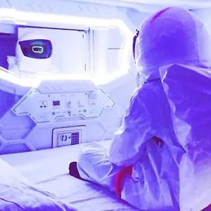 ** Capsulehotel Met A Space Pod @ Boat Quay Singapore