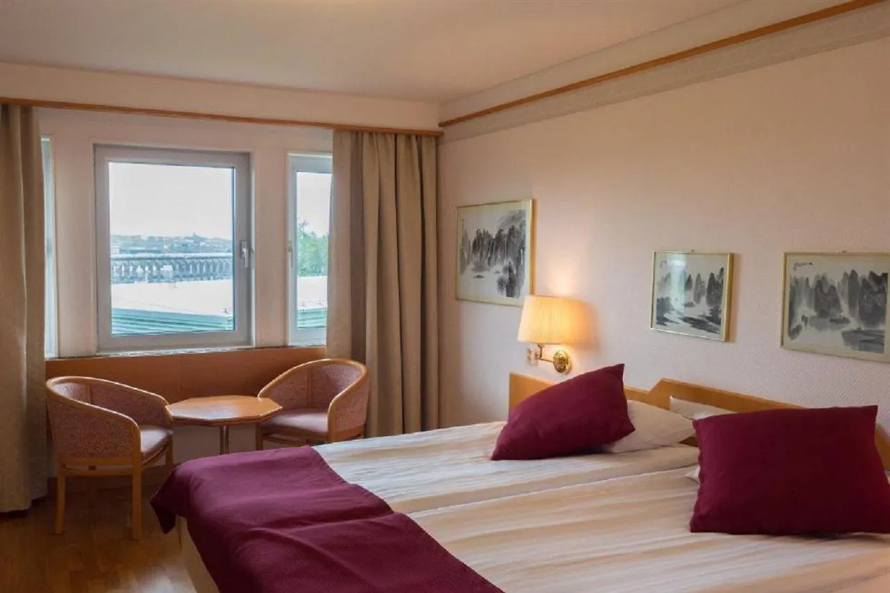2Home Stockholm South 3*,