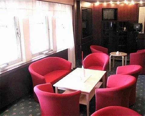 2Home Stockholm South 3*,
